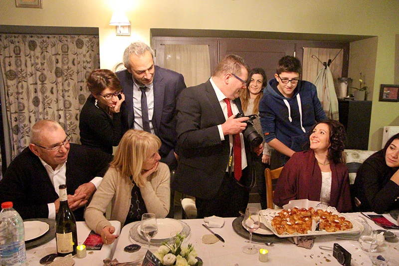 fin de repas en table d'hotes à la bastide l'eveque en Aveyron
